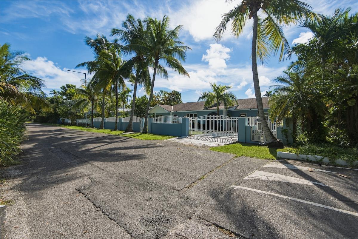 6 DICK’S POINT ROAD Eastern Road New Providence/Paradise Island
