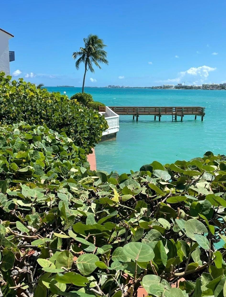 1 WEST BAY STREET West Bay Street New Providence/Paradise Island