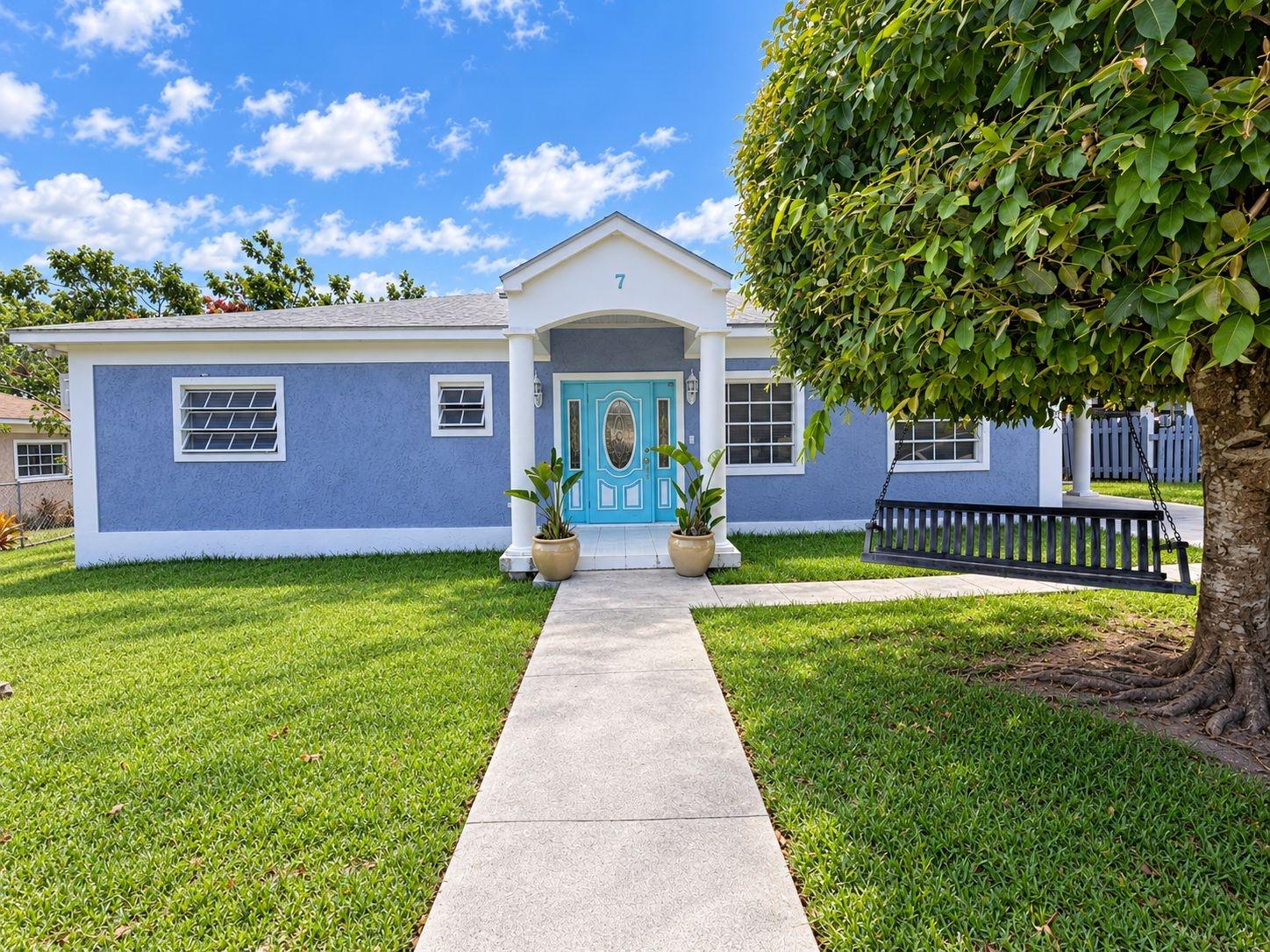 7 ROLLING HILLS ESTATES Carmichael Road New Providence/Paradise Island